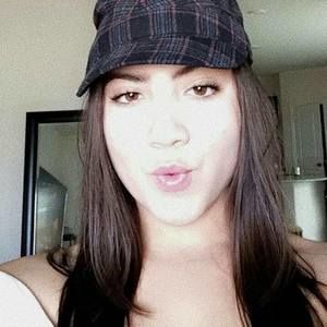 Meet your Posher, Dominique